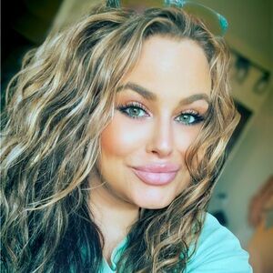 Meet your Posher, Vicky